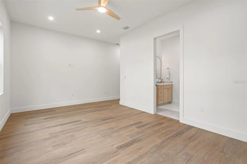 5203 9TH STREET Tampa, FL 33603