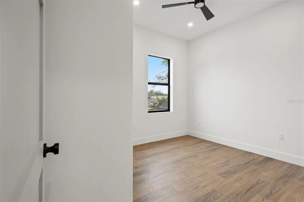 5203 9TH STREET Tampa, FL 33603