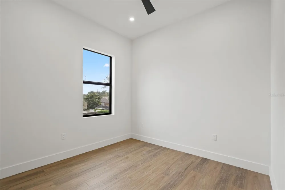 5203 9TH STREET Tampa, FL 33603