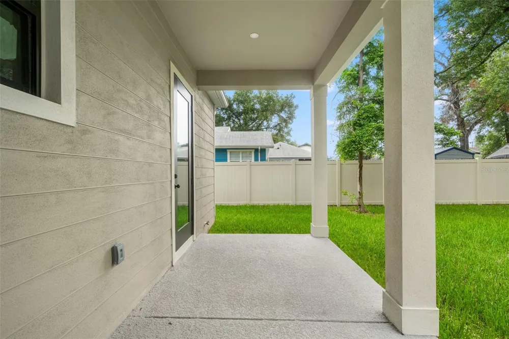 5203 9TH STREET Tampa, FL 33603