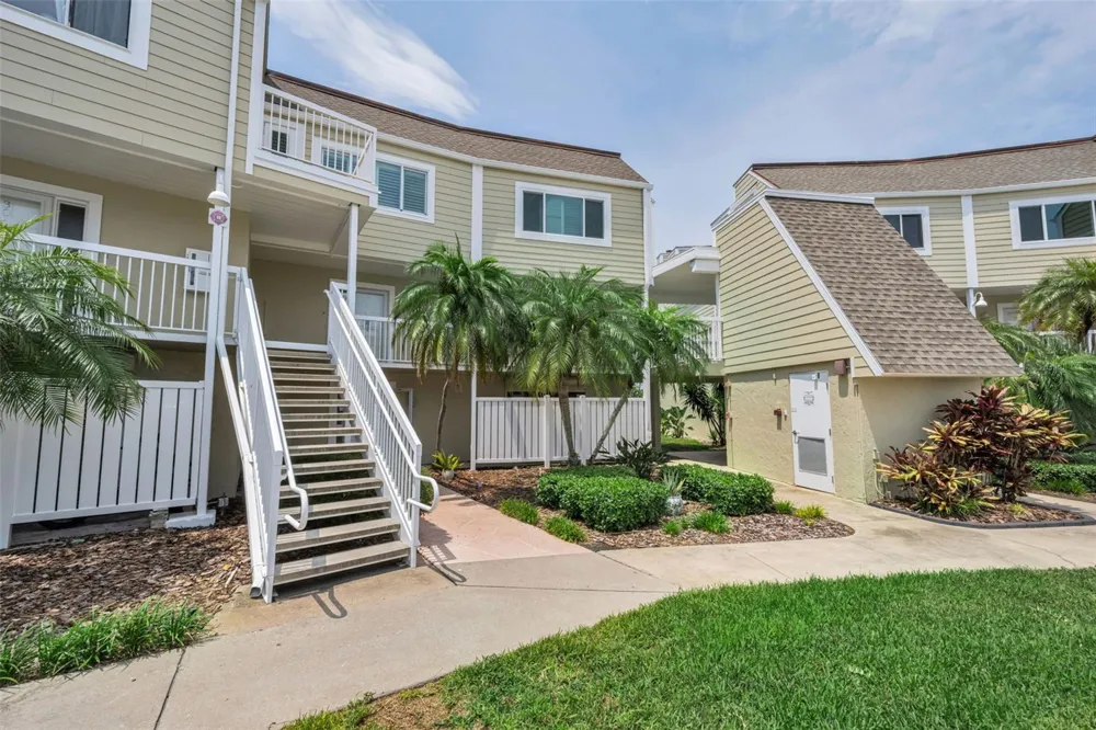 433 S PAULA DRIVE #32 Dunedin, FL 34698