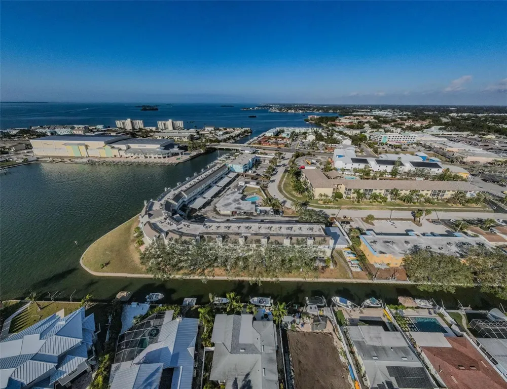 433 S PAULA DRIVE #32 Dunedin, FL 34698