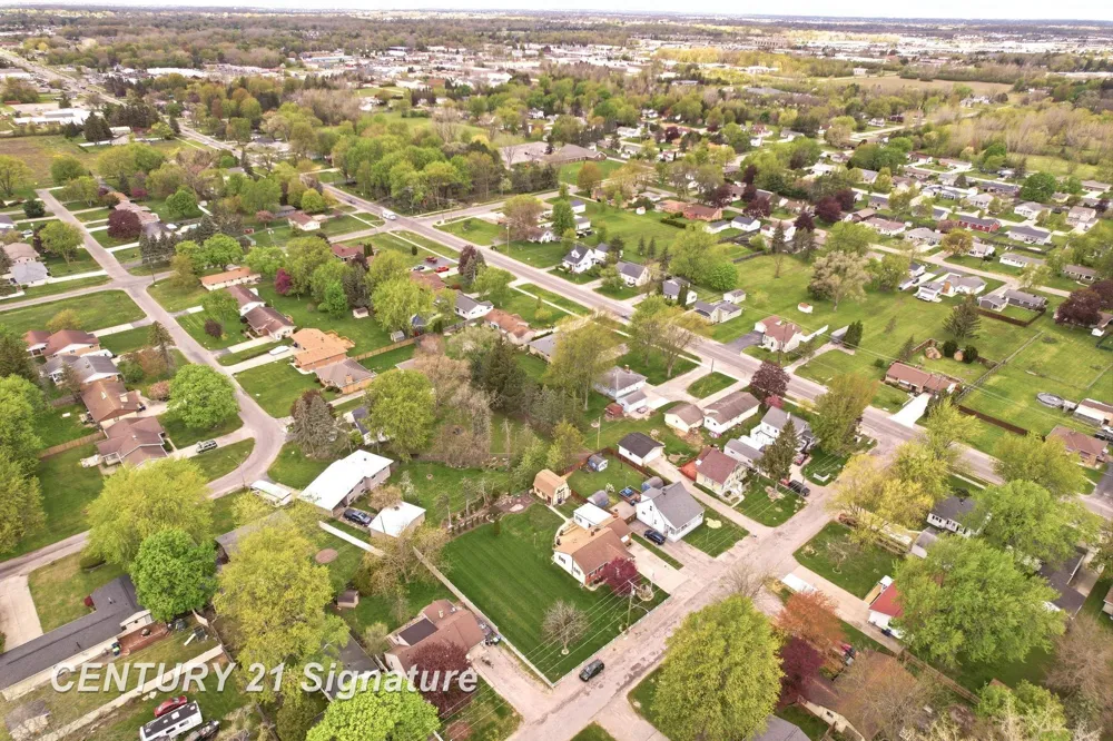 2961 Johns Drive Saginaw Charter Township, MI 48603