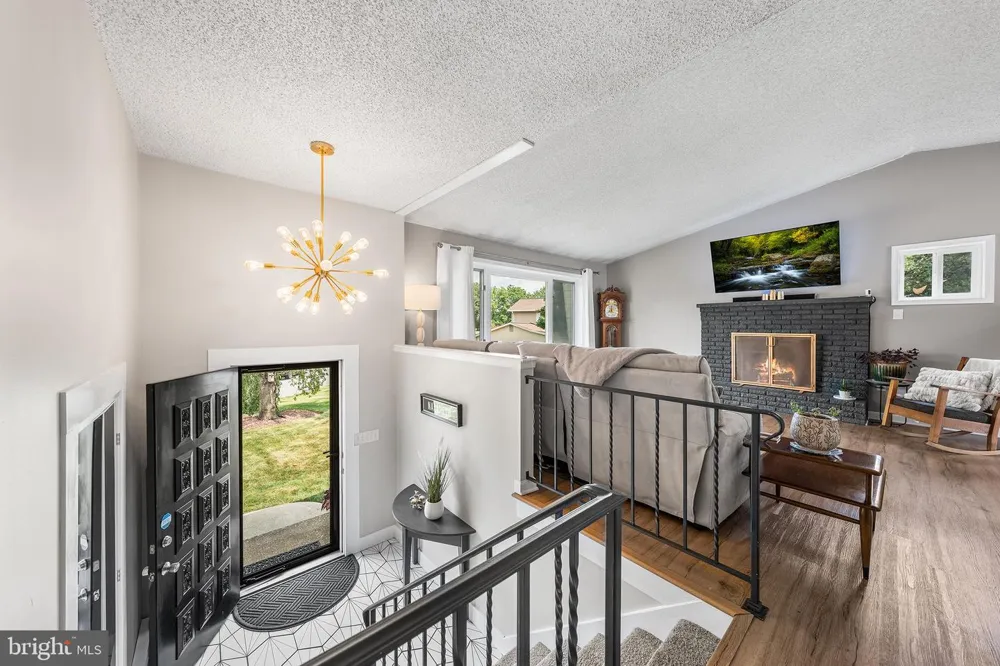 541 MOUNTAIN VIEW ROAD Nazareth, PA 18064