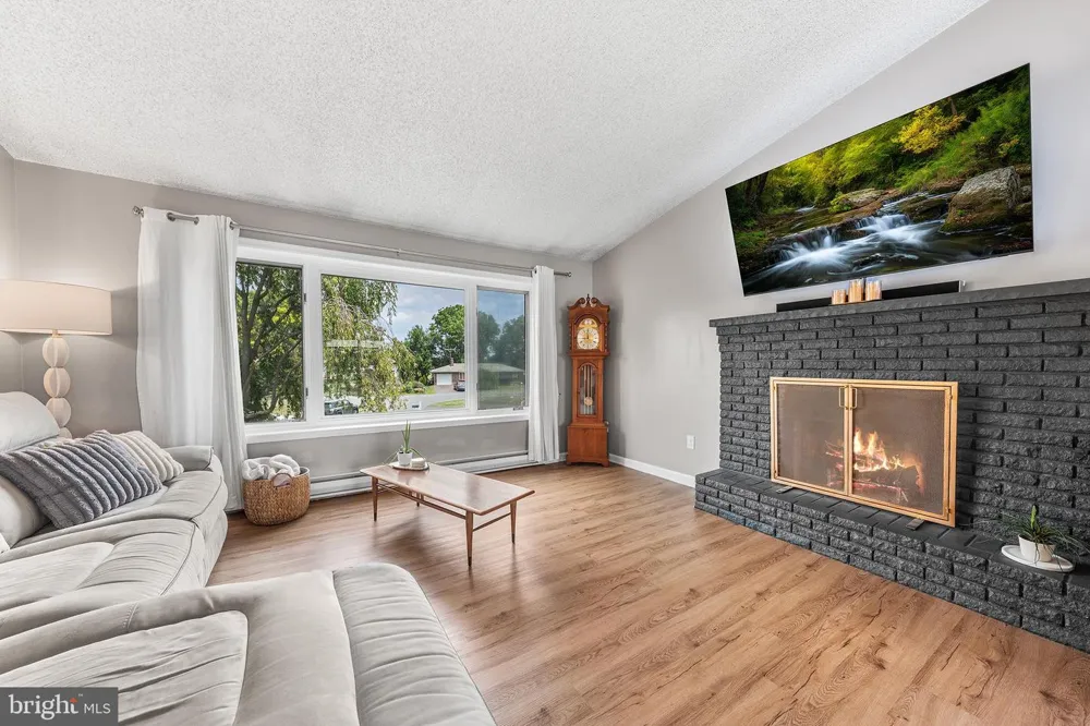 541 MOUNTAIN VIEW ROAD Nazareth, PA 18064