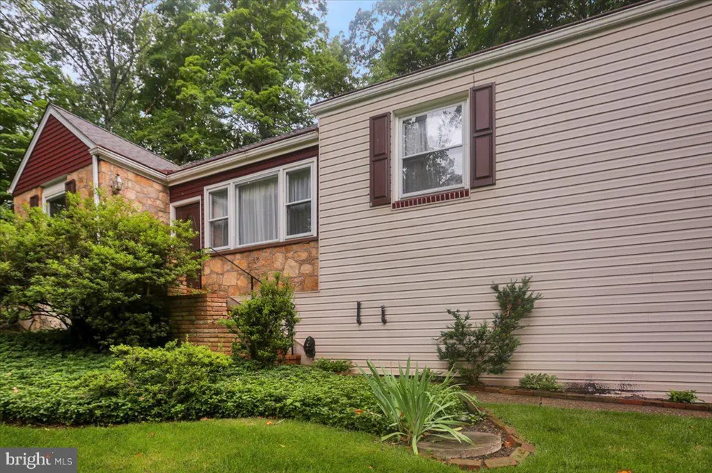 770 ALMSHOUSE ROAD Doylestown, PA 18901