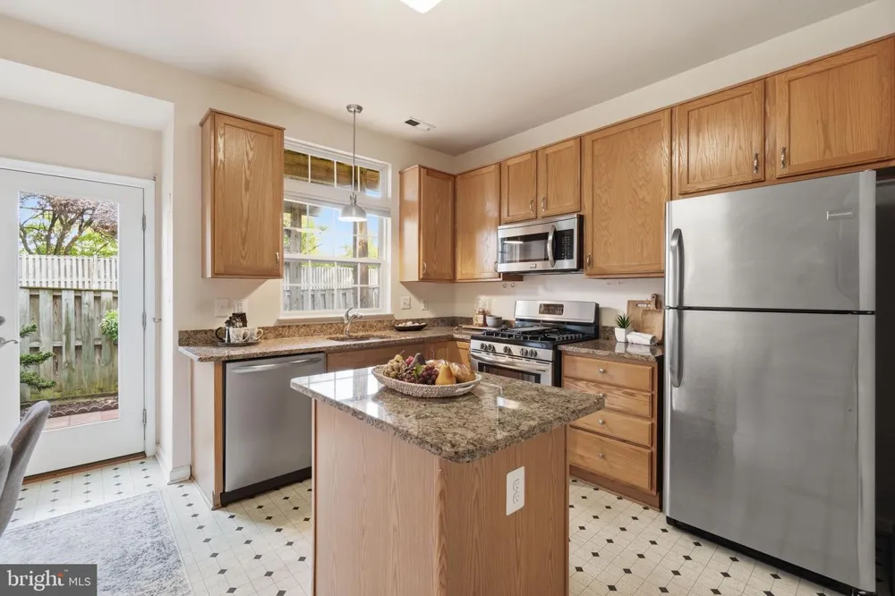 8354 HUNTER MURPHY CIRCLE Alexandria, VA 22309