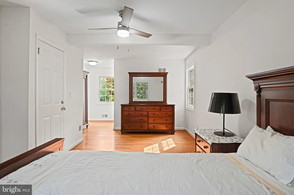 11334 WAPLES MILL ROAD Oakton, VA 22124