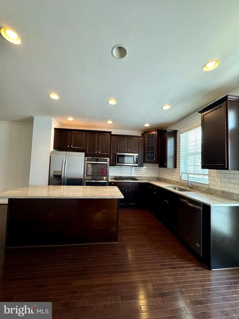 22885 EILEEN SQUARE Sterling, VA 20166