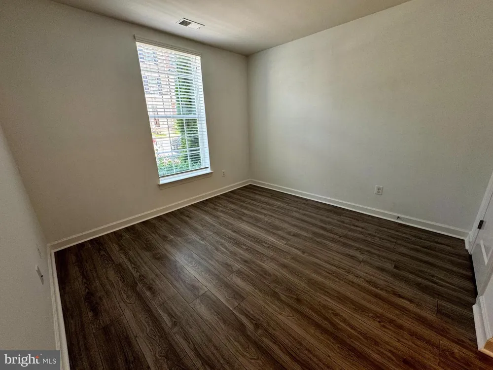 22885 EILEEN SQUARE Sterling, VA 20166
