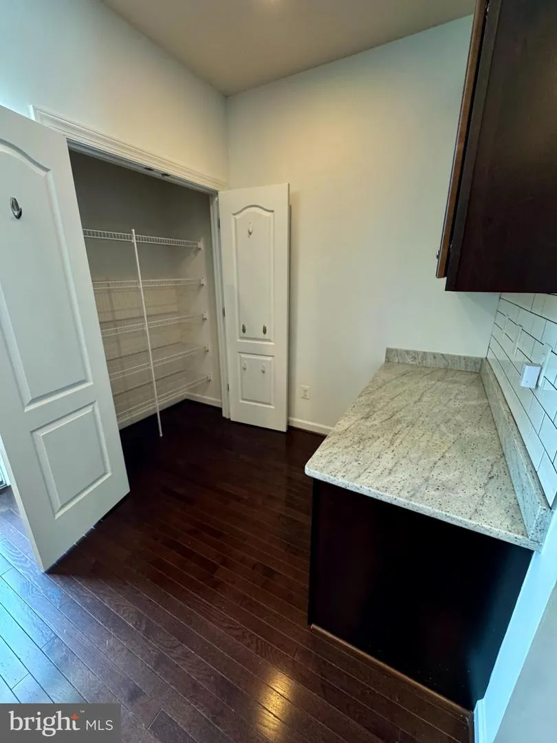 22885 EILEEN SQUARE Sterling, VA 20166