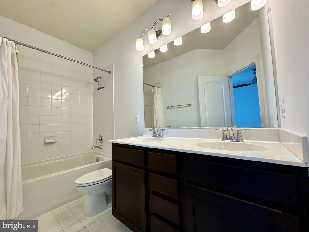 22885 EILEEN SQUARE Sterling, VA 20166