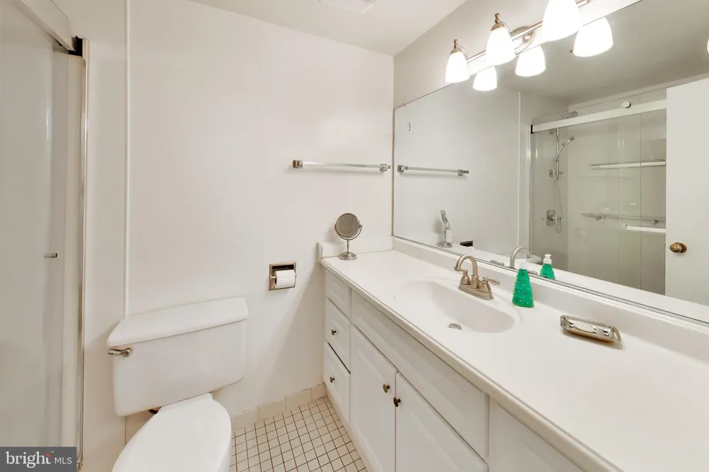 1805 CRYSTAL DRIVE #1102S Arlington, VA 22202