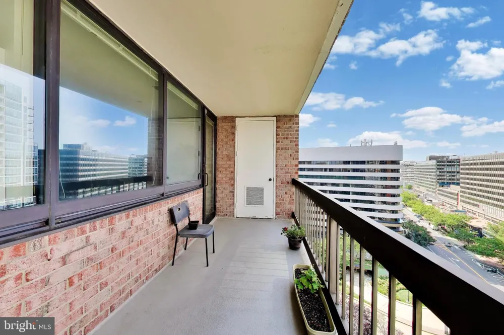 1805 CRYSTAL DRIVE #1102S Arlington, VA 22202