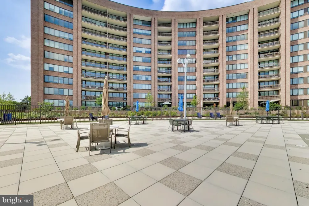1805 CRYSTAL DRIVE #1102S Arlington, VA 22202