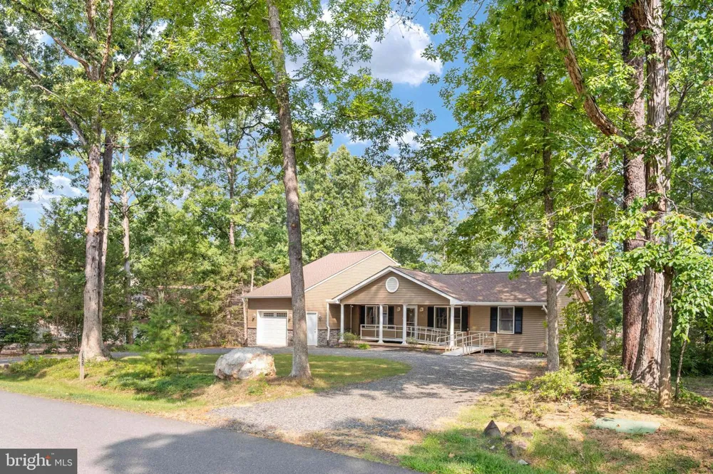 122 YORKTOWN BOULEVARD Locust Grove, VA 22508