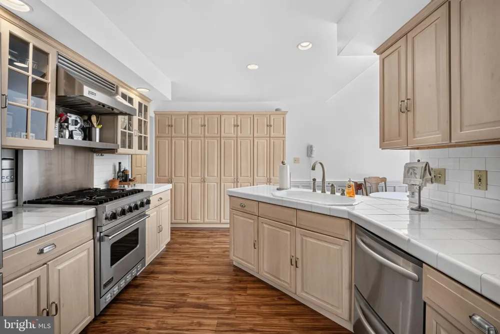 6467 ABBEY ROAD Wind Gap, PA 18091