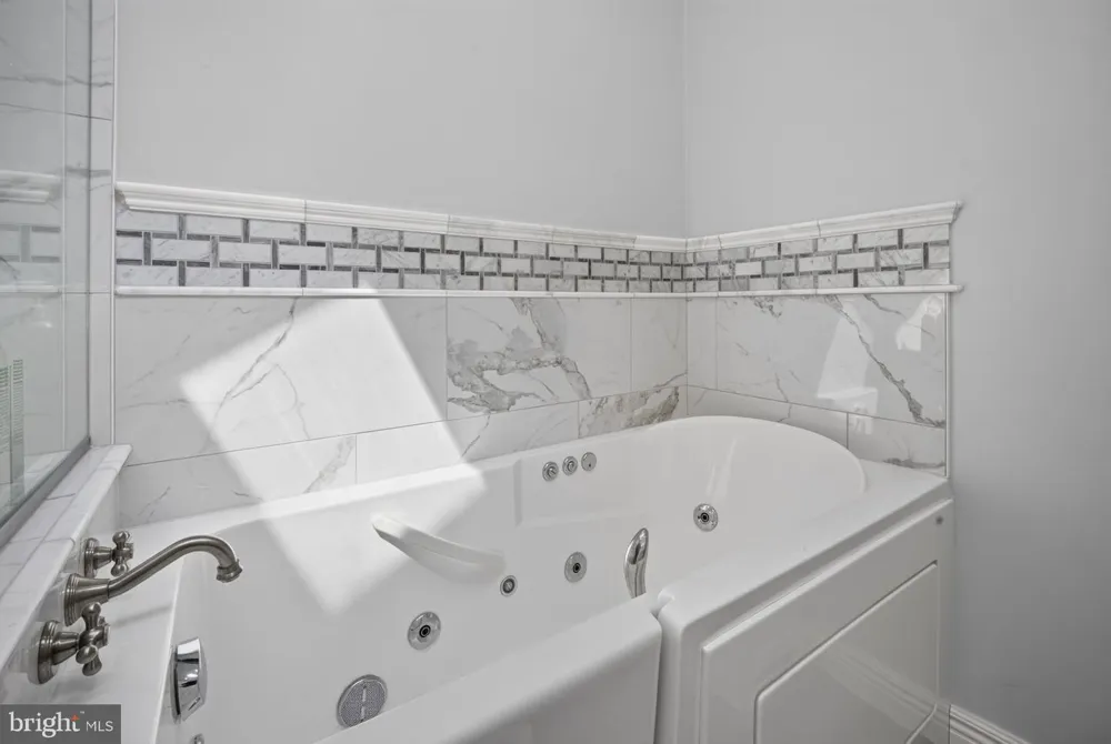 6467 ABBEY ROAD Wind Gap, PA 18091