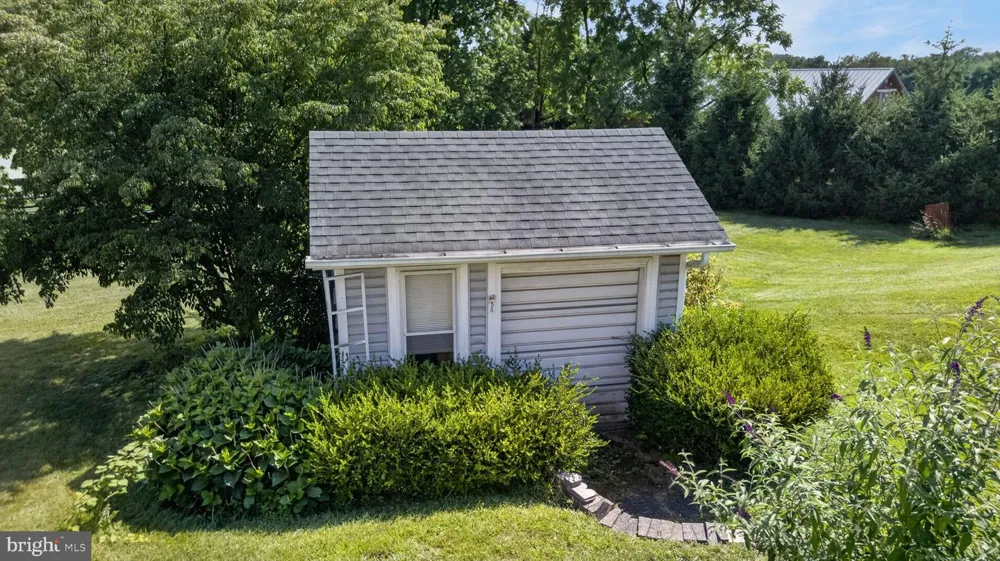 6467 ABBEY ROAD Wind Gap, PA 18091