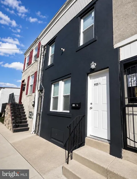 925 WALNUT STREET