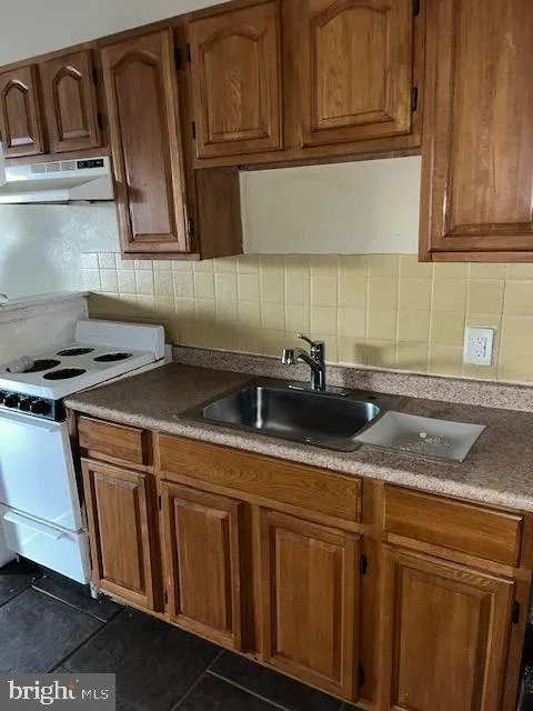 5634 WALNUT STREET #3RD FLOOR Philadelphia, PA 19139