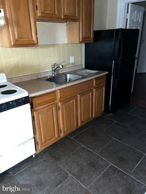 5634 WALNUT STREET #3RD FLOOR Philadelphia, PA 19139