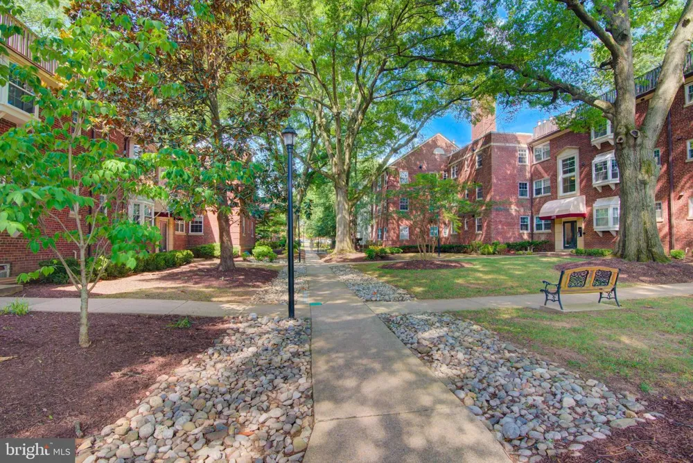 2100 SCOTT STREET #103 Arlington, VA 22209