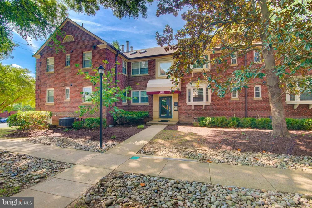 2100 SCOTT STREET #103 Arlington, VA 22209