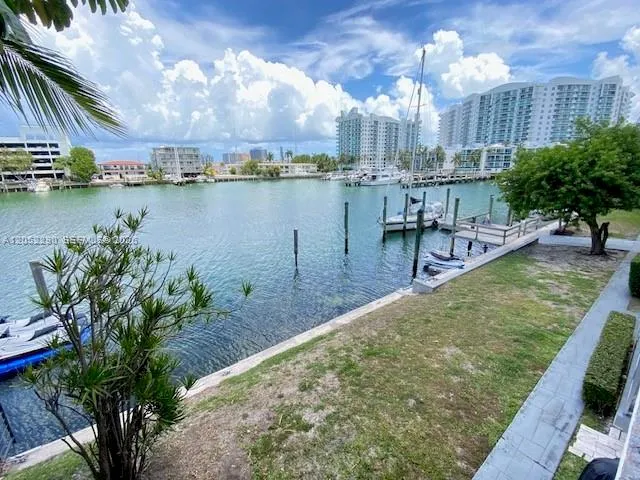 7925 West Dr #12 North Bay Village, FL 33141