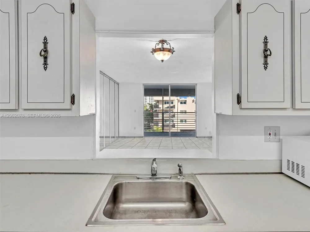 3849 NE 169th St #405 North Miami Beach, FL 33160