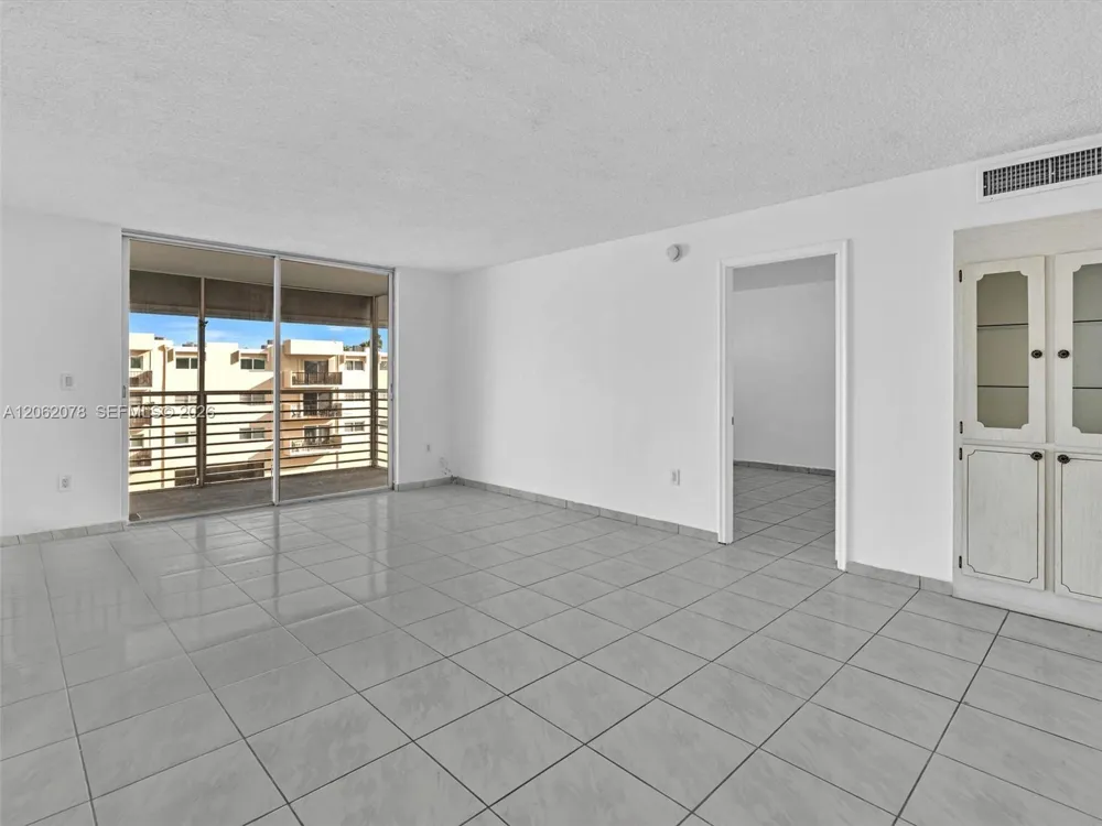 3849 NE 169th St #405 North Miami Beach, FL 33160