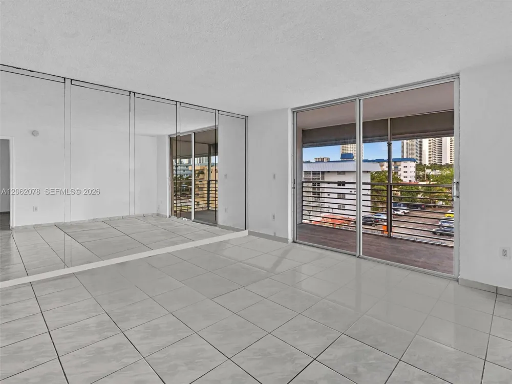 3849 NE 169th St #405 North Miami Beach, FL 33160