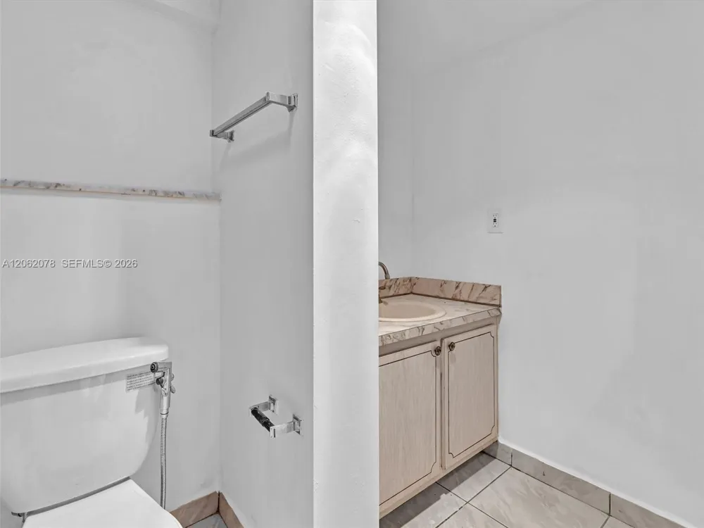 3849 NE 169th St #405 North Miami Beach, FL 33160