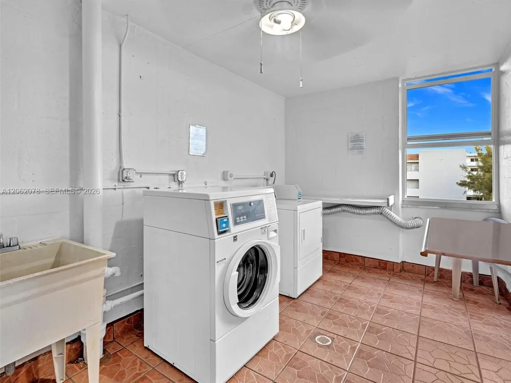 3849 NE 169th St #405 North Miami Beach, FL 33160