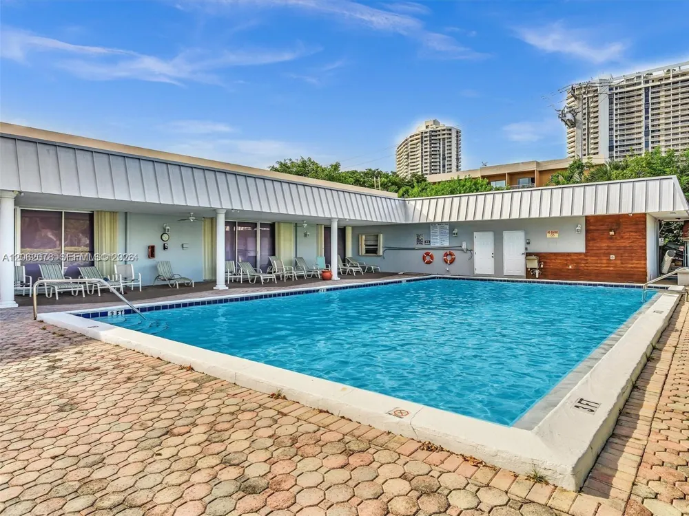 3849 NE 169th St #405 North Miami Beach, FL 33160