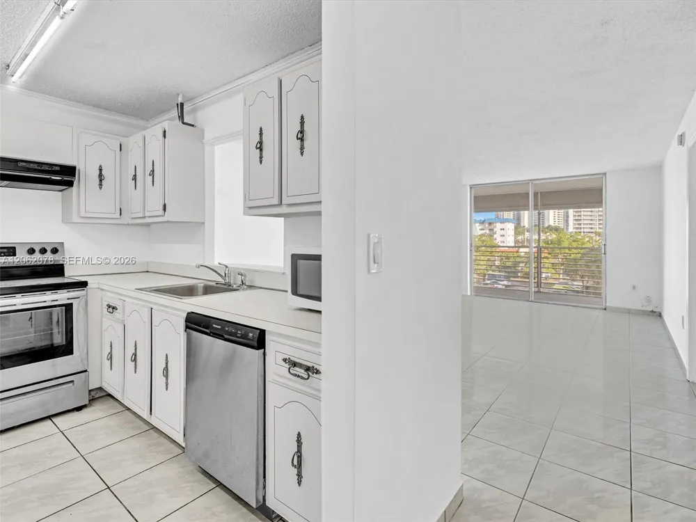 3849 NE 169th St #405 North Miami Beach, FL 33160