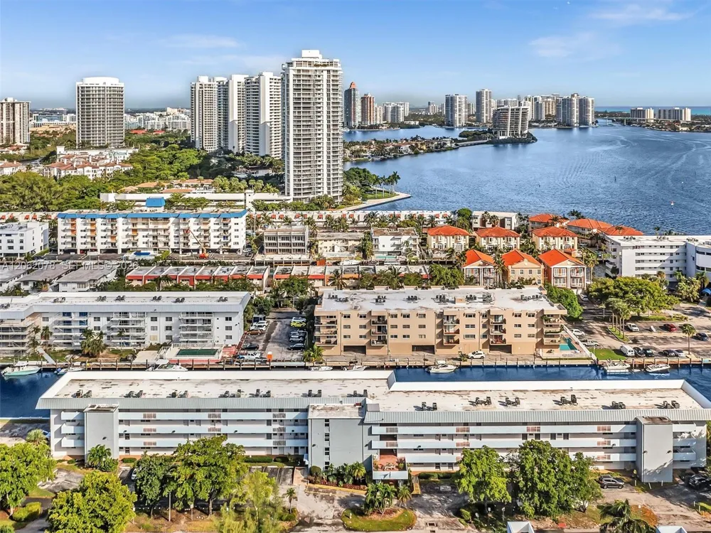 3849 NE 169th St #405 North Miami Beach, FL 33160