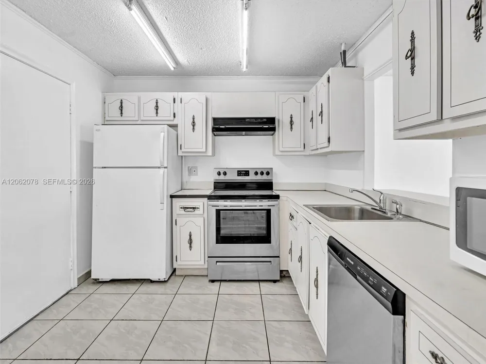 3849 NE 169th St #405 North Miami Beach, FL 33160