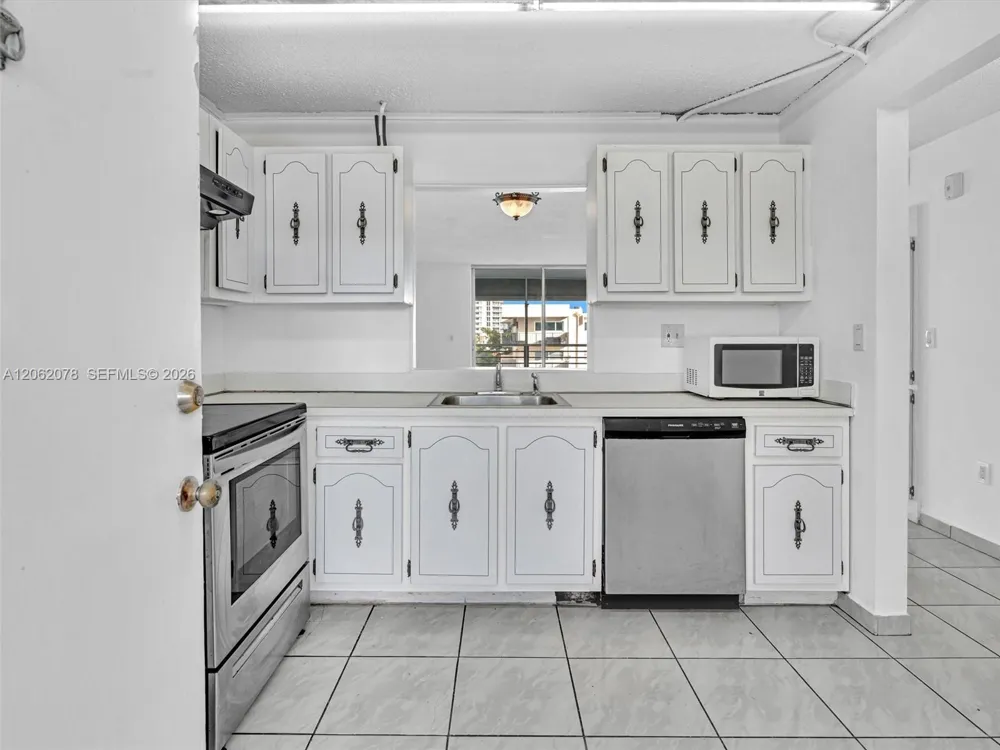 3849 NE 169th St #405 North Miami Beach, FL 33160