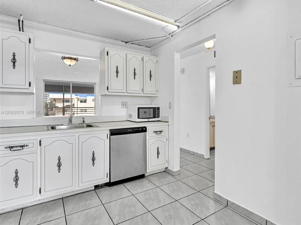 3849 NE 169th St #405 North Miami Beach, FL 33160