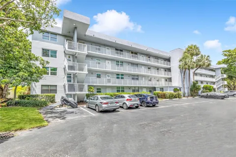 112 Royal Park Dr #3A