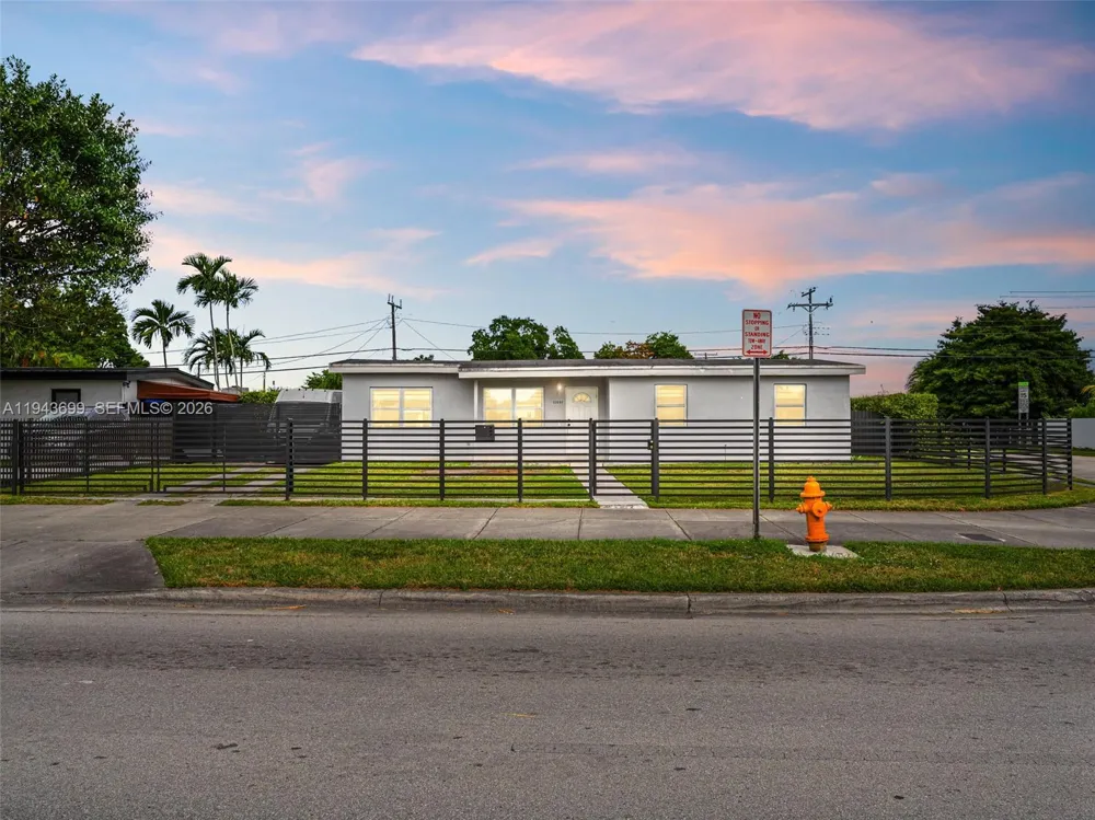 11401 SW 56th St Miami, FL 33165