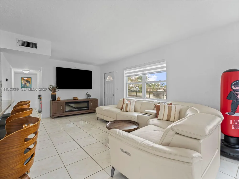 11401 SW 56th St Miami, FL 33165