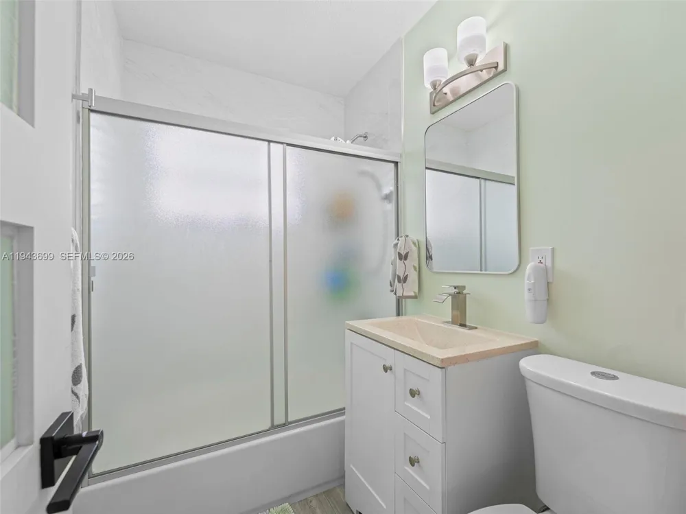 11401 SW 56th St Miami, FL 33165
