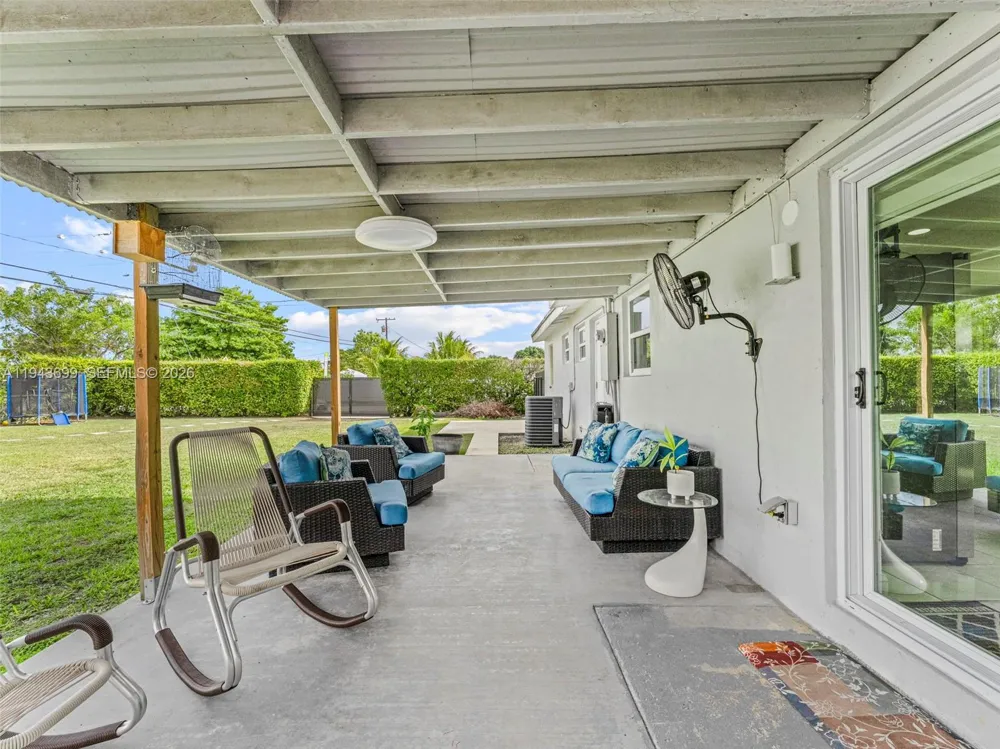 11401 SW 56th St Miami, FL 33165