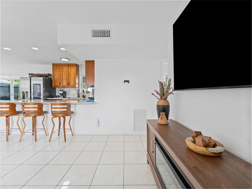11401 SW 56th St Miami, FL 33165