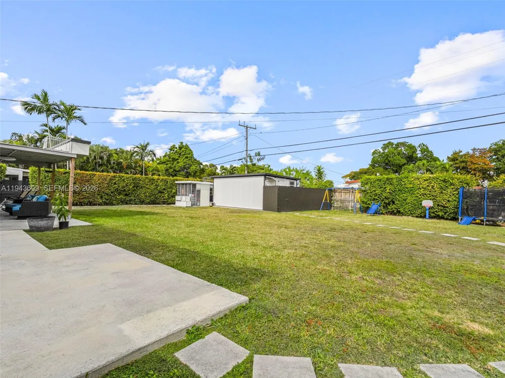 11401 SW 56th St Miami, FL 33165