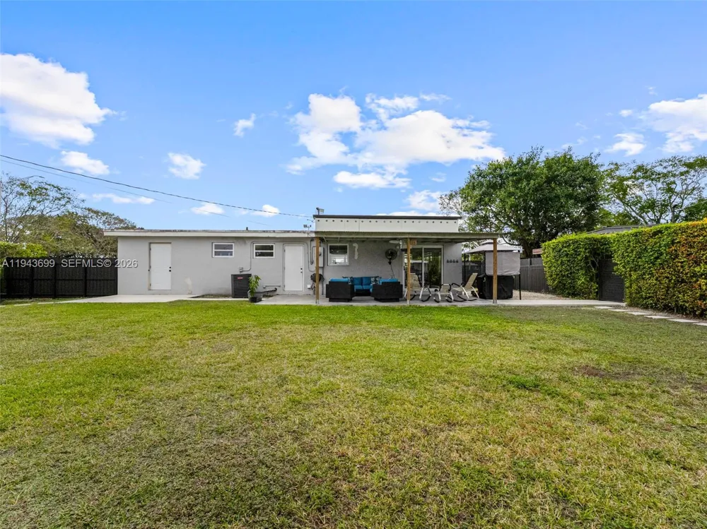 11401 SW 56th St Miami, FL 33165