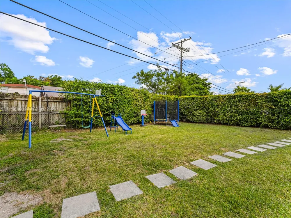 11401 SW 56th St Miami, FL 33165