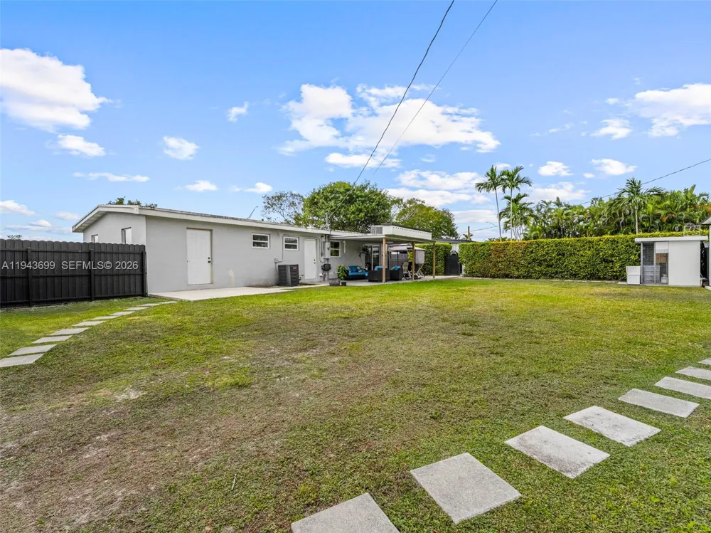 11401 SW 56th St Miami, FL 33165